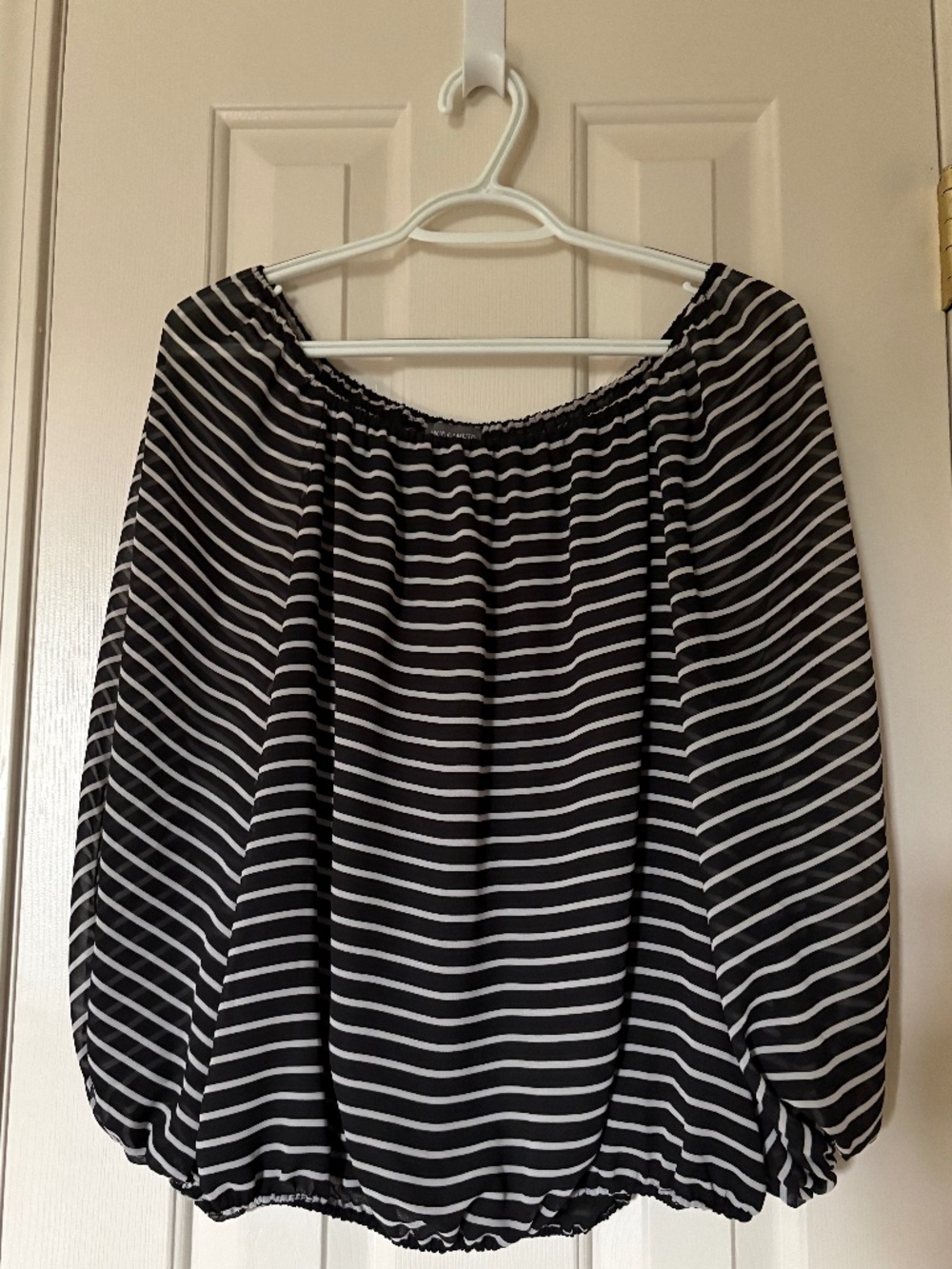 Vince Camuto Size Small Black and White Striped Top